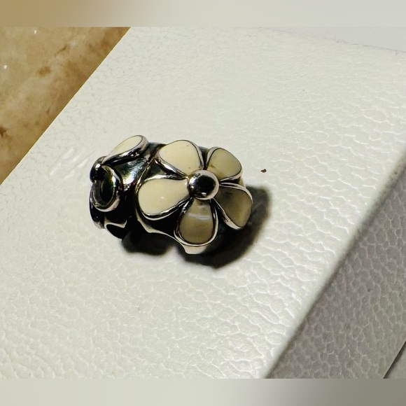 Authentic Retired Pandora Darling Daisy Clip, Imperfect** - Picture 11 of 13